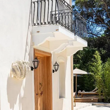 Le Clos De La Pinede Prestige فندق مبيت وإفطار